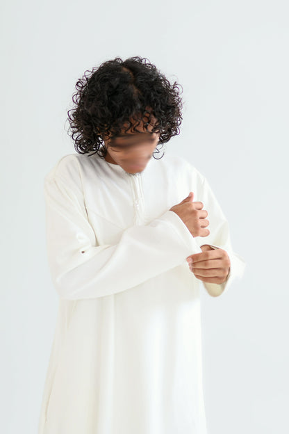 White Eid “Suede” Thobe