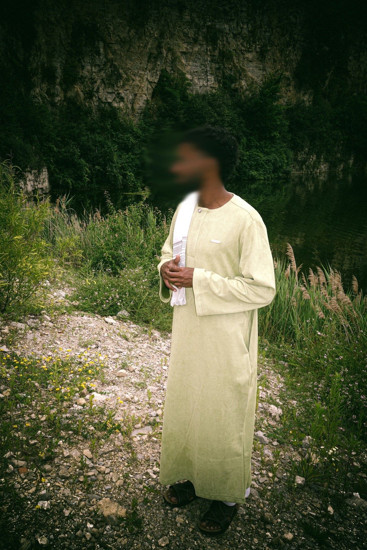 Olive Sudanese Thobe – model view 