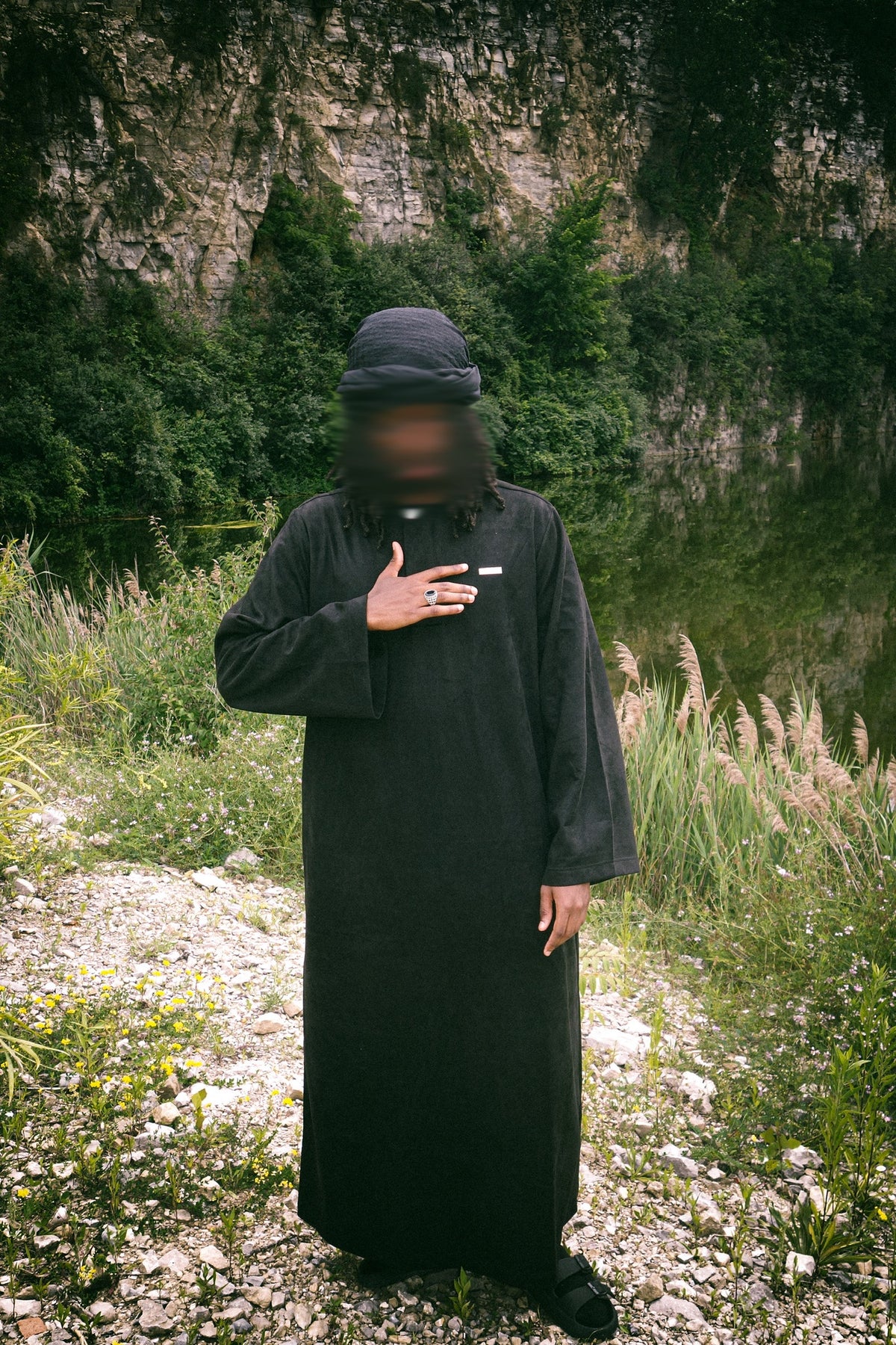 Black Sudanese Thobe – model view 
