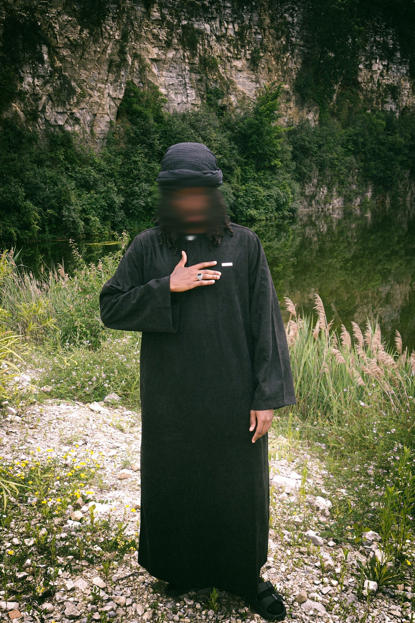 Black Sudanese Thobe – model view 